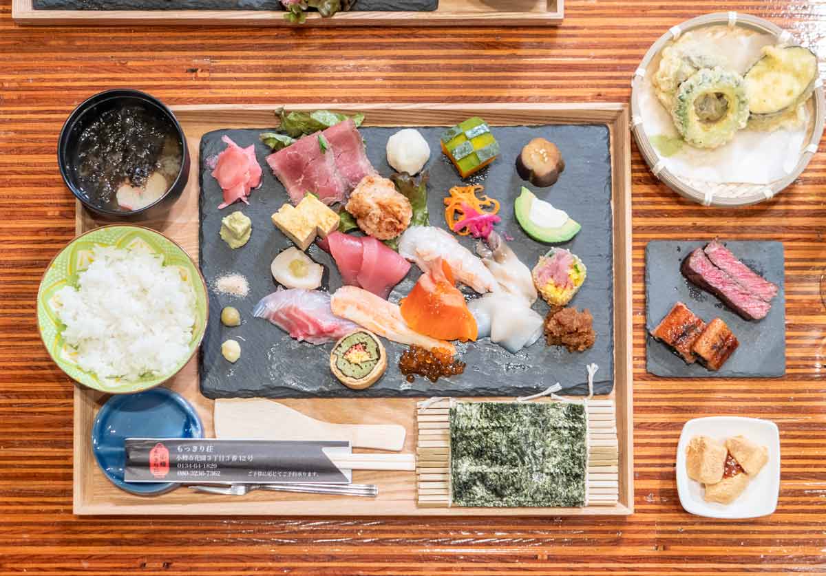 享受北海道时令食材与北海道产大米的奢华《手卷寿司》体验。